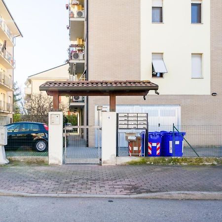 Parma Fiere Studio Con Parcheggio E Balcone Apartment Exterior photo