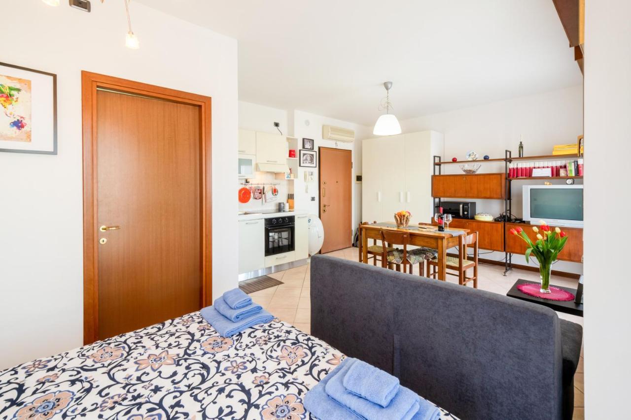 Parma Fiere Studio Con Parcheggio E Balcone Apartment Exterior photo