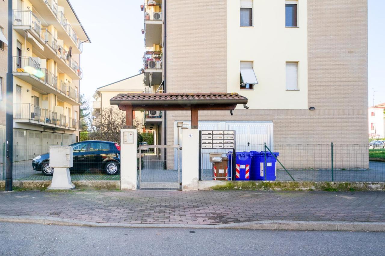Parma Fiere Studio Con Parcheggio E Balcone Apartment Exterior photo